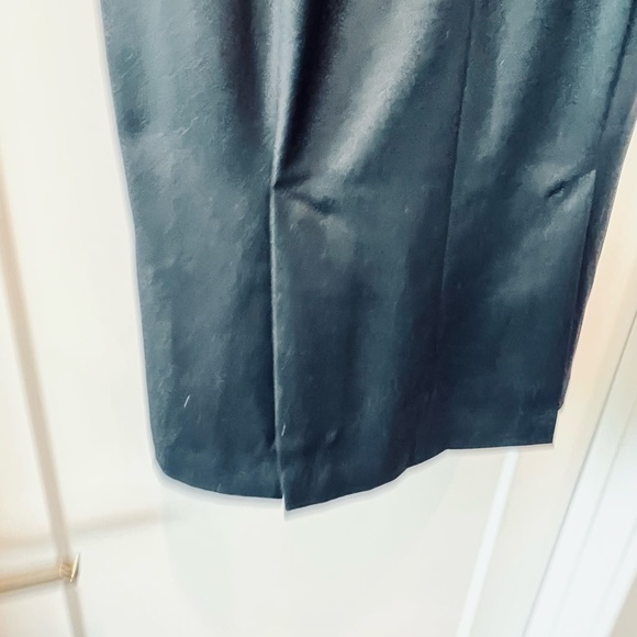 Knee-length LBD with Lace Panels - Picture 6 of 7